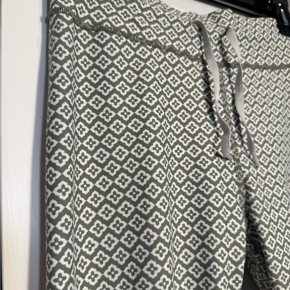 Sarah Day x White Fox Active Green & White Floral Patterned Active Pants Size M